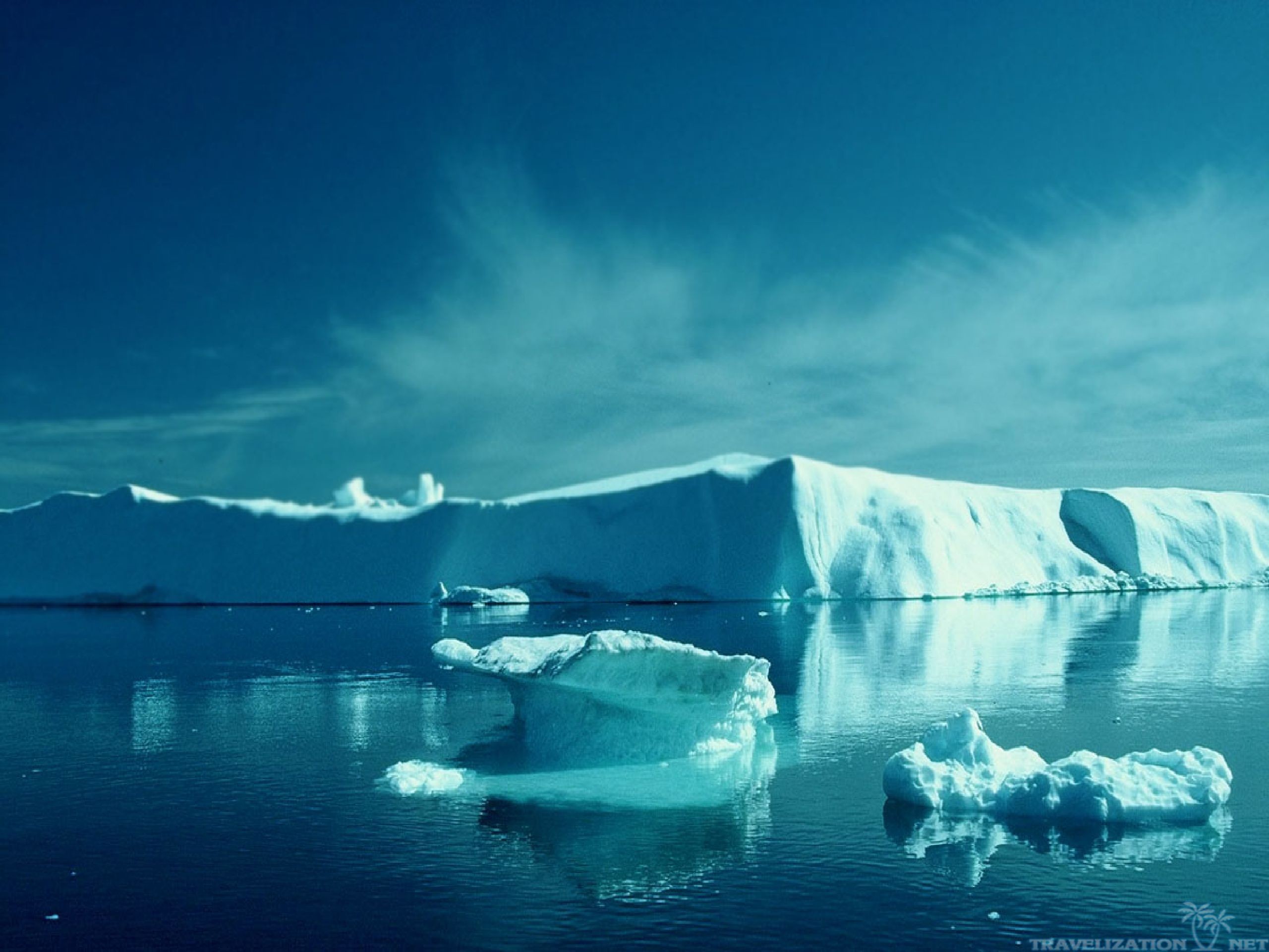 Arctic pole. Северный полюс Арктика. Ледяной каньон Гренландия. Айсберг Северный полюс Арктика. Ледяной каньон в Гренландии фото.