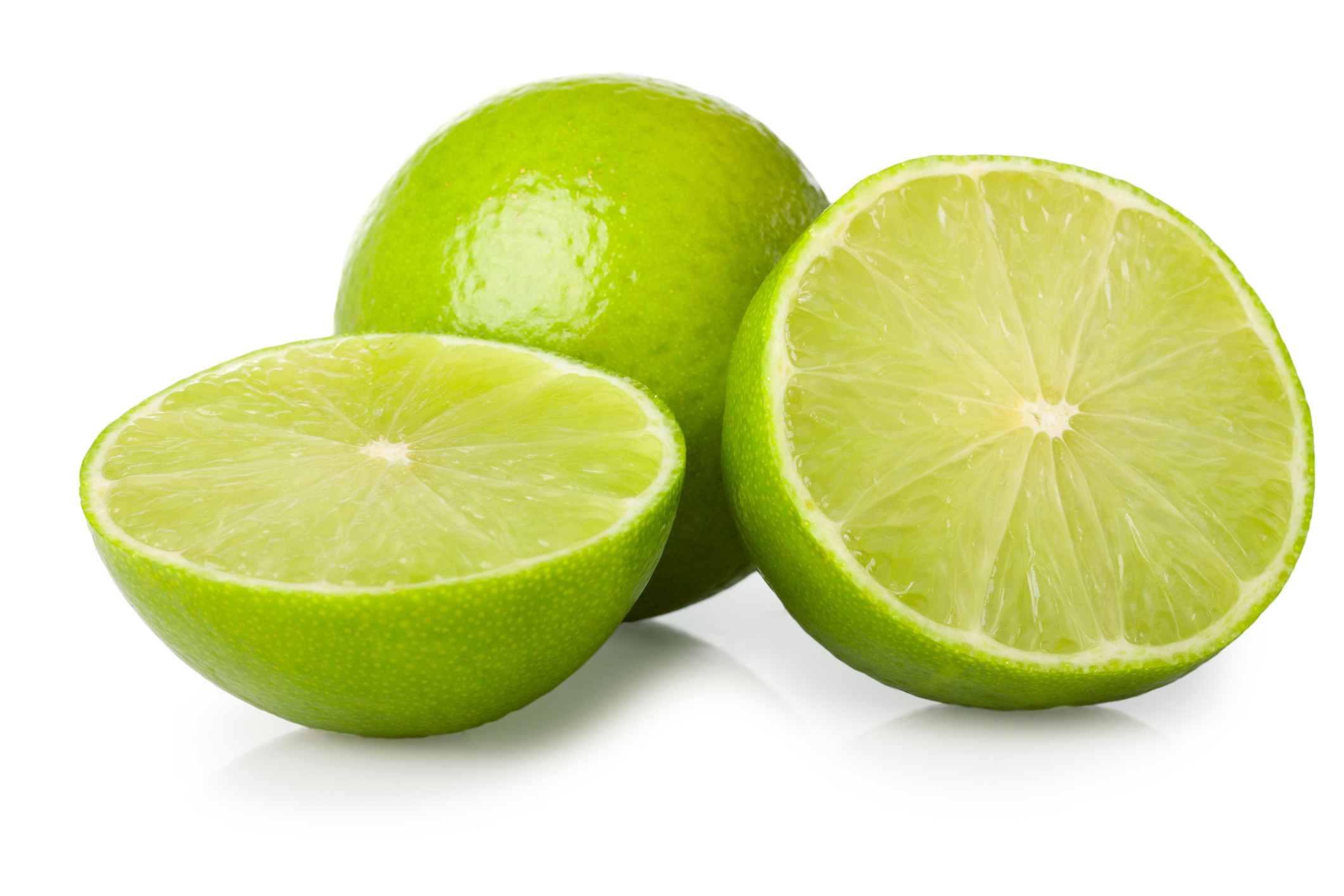 Зеленый лимон польза. Лайм. Лайм на белом фоне. Лайм фрукт.
