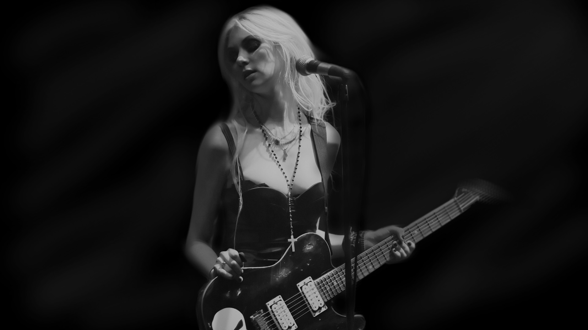 Taylor Momsen, The Pretty Reckless, Bass guitar, Black and white, 16:9 Full HD wallpaper