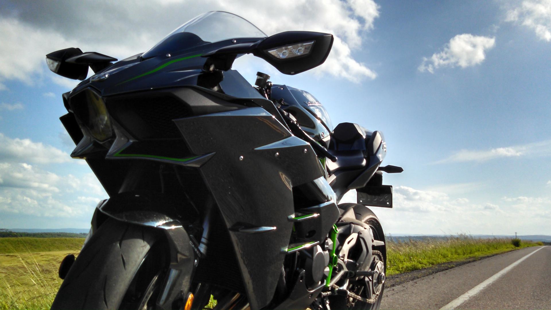 Kawasaki h2r Wheelie