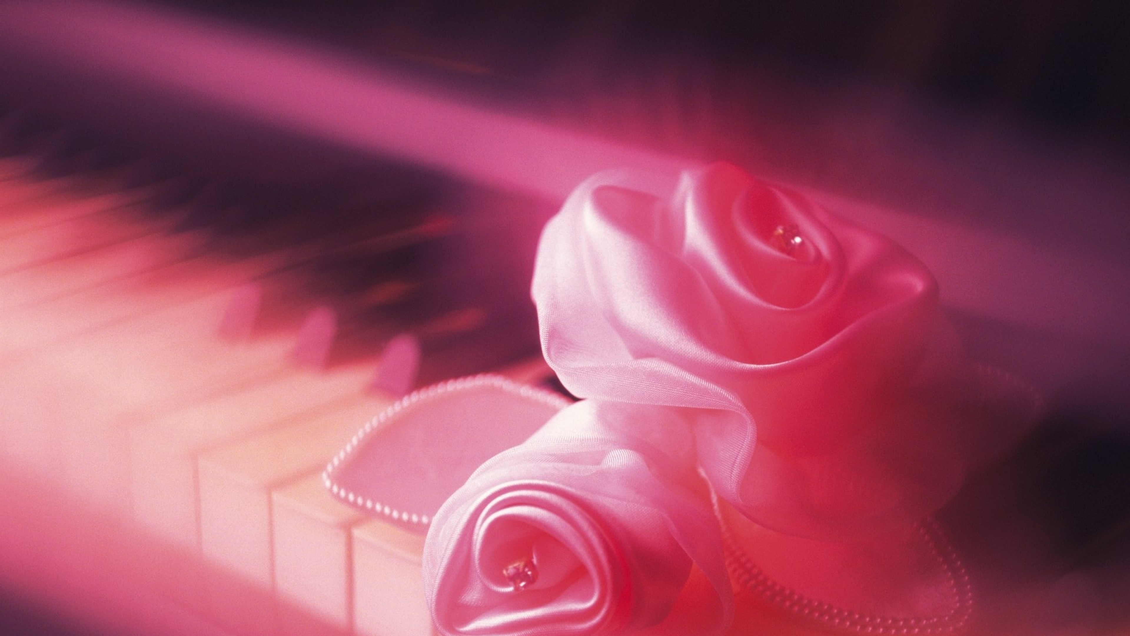 Нежные песни на телефон. Розовые розы фон. Заставка на рабочий стол розовая. Нежные розовые розы. Бледно розовые розы.