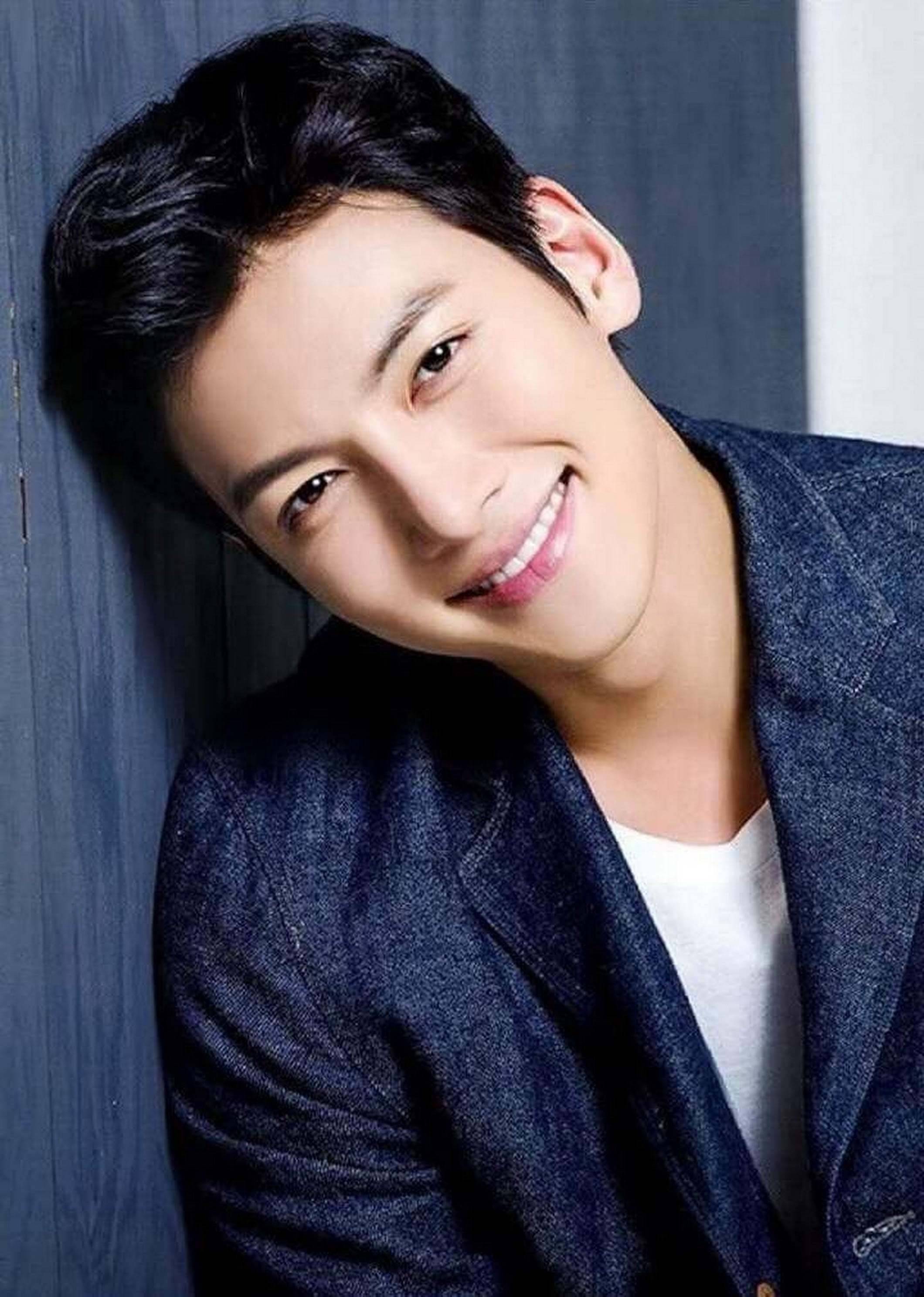 Красивые корейцы. Чжи Чан УК. Корейский актер Чжи Чан УК. Ji Chang Wook 2020. Чжи Чан УК улыбается.