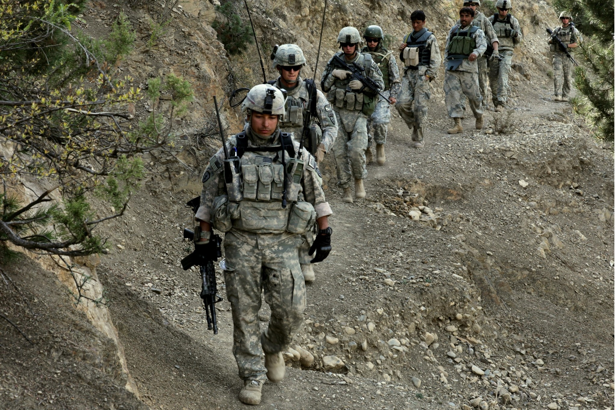 United States Army, Soldiers, Patrol, Mountain path, Universal Camouflage Pattern, Hiking, desktop wallpaper