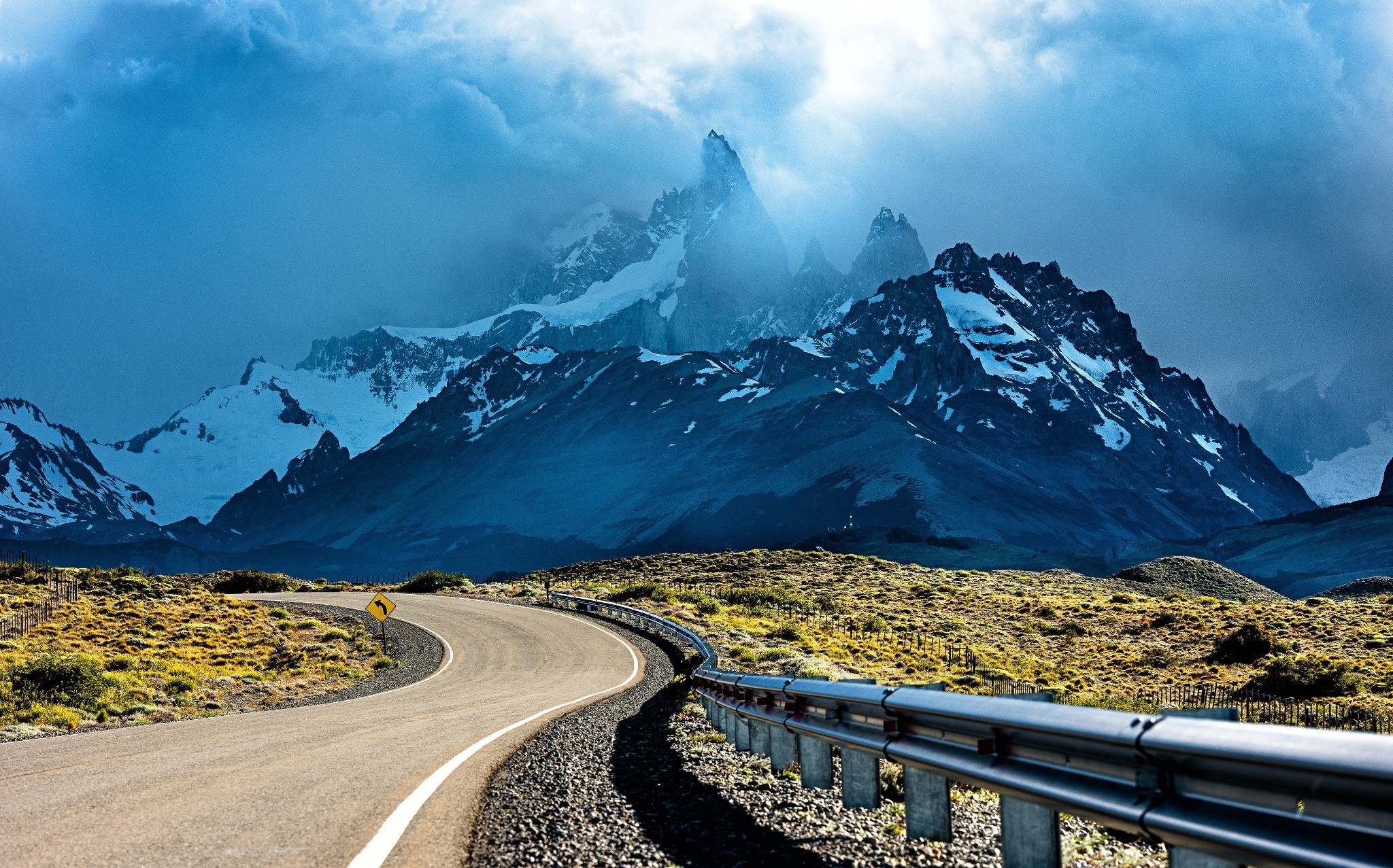 Дорога с красивым видом. Аргентина Альпы. Дорога в гору. Красивые дороги. Красивая дорога.