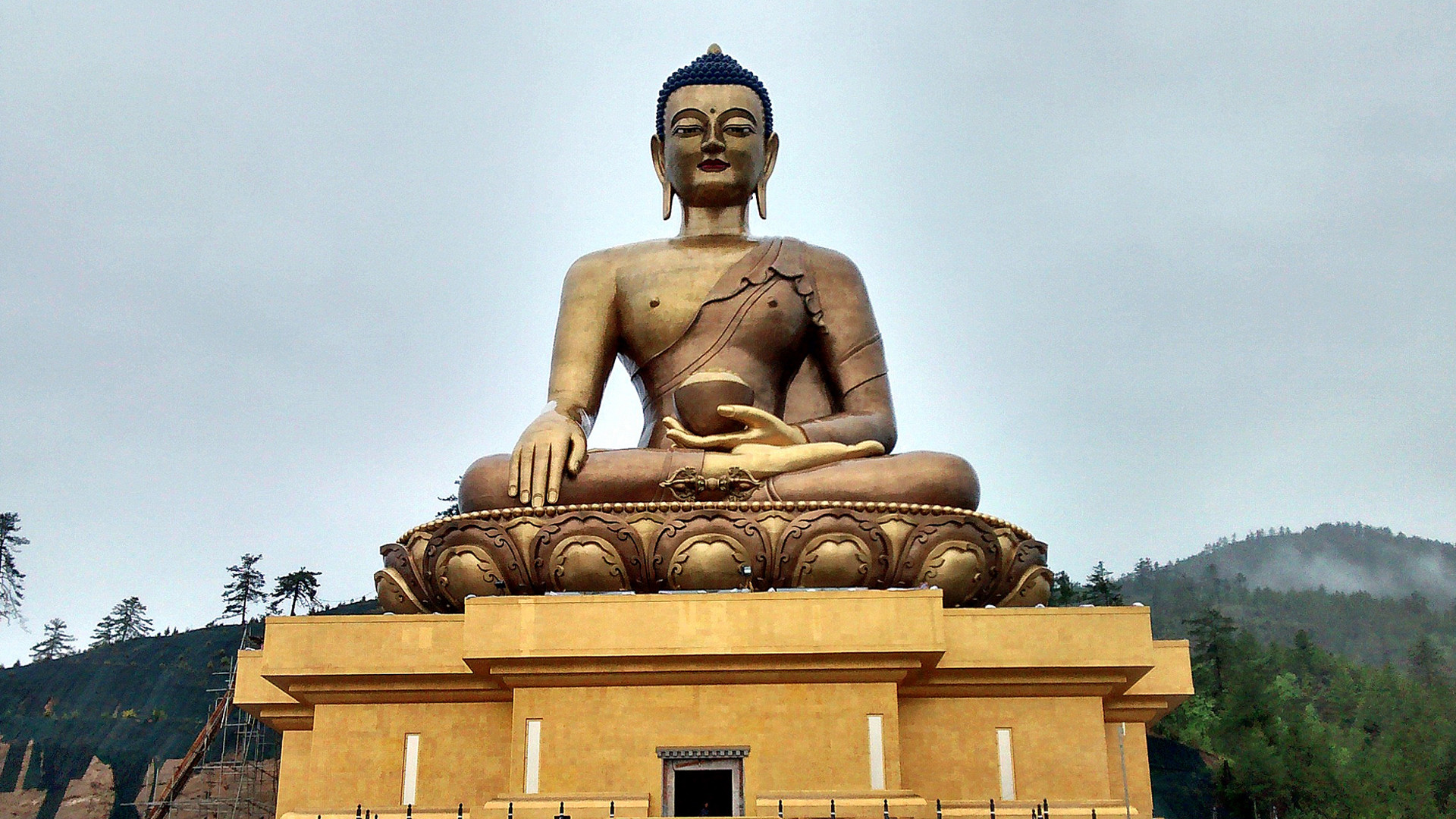 Где родился гаутама страна. Будда Сиддхартха Гаутама Шакьямуни. Сиддхартха Гаутама Будда статуя. Будда Шакьямуни статуя. Будда Дорденма — Тхимпху, бутан.