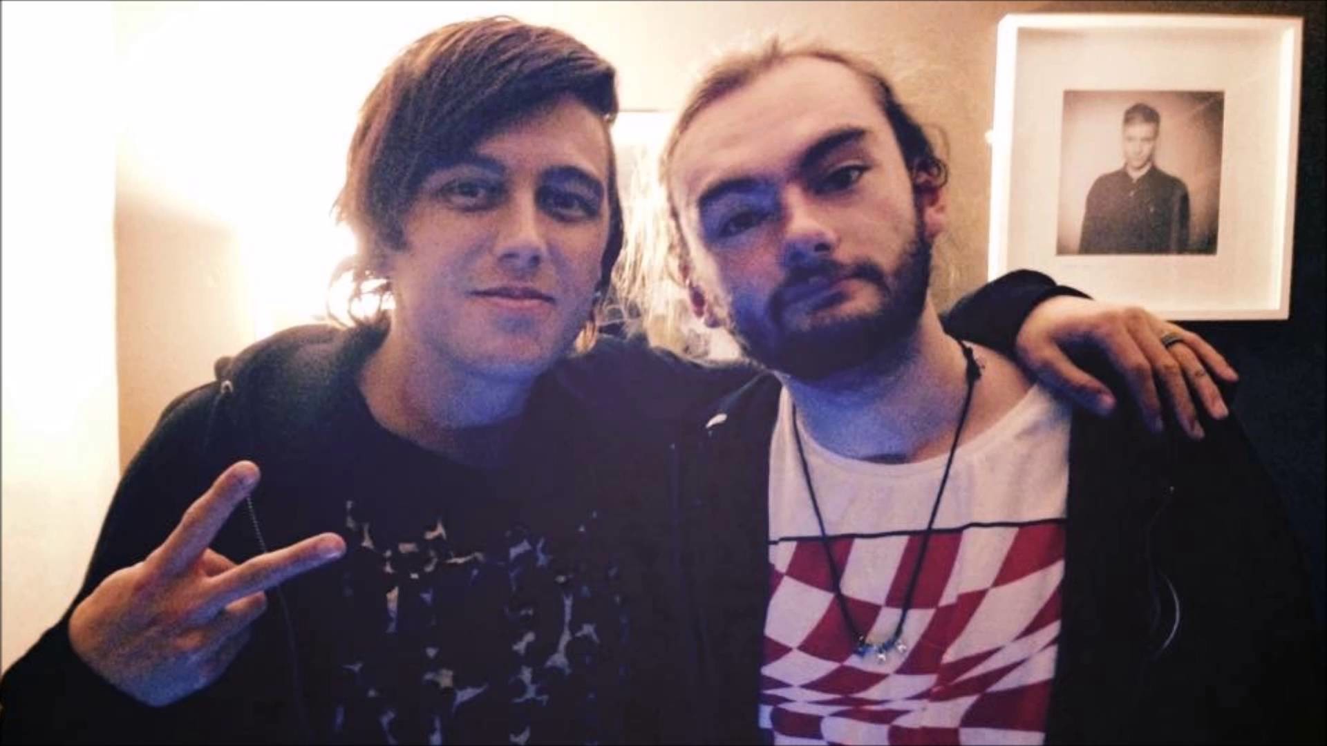 Kellin Quinn, Peace sign, Friends, Selfie, Full HD, laptop background