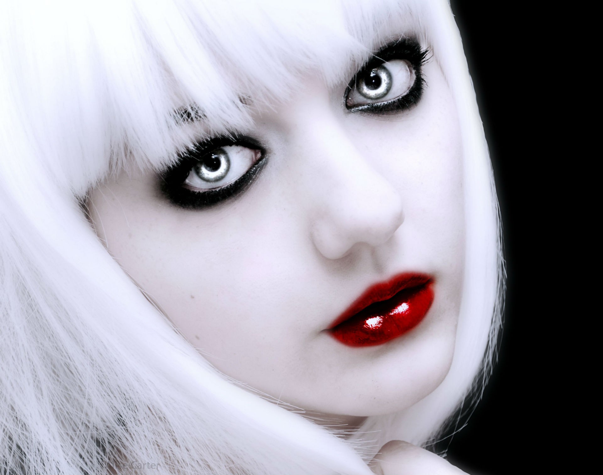 Включи белыми глазами. Кристиан Риттер вампирши. Девушки вампиры красивые.
