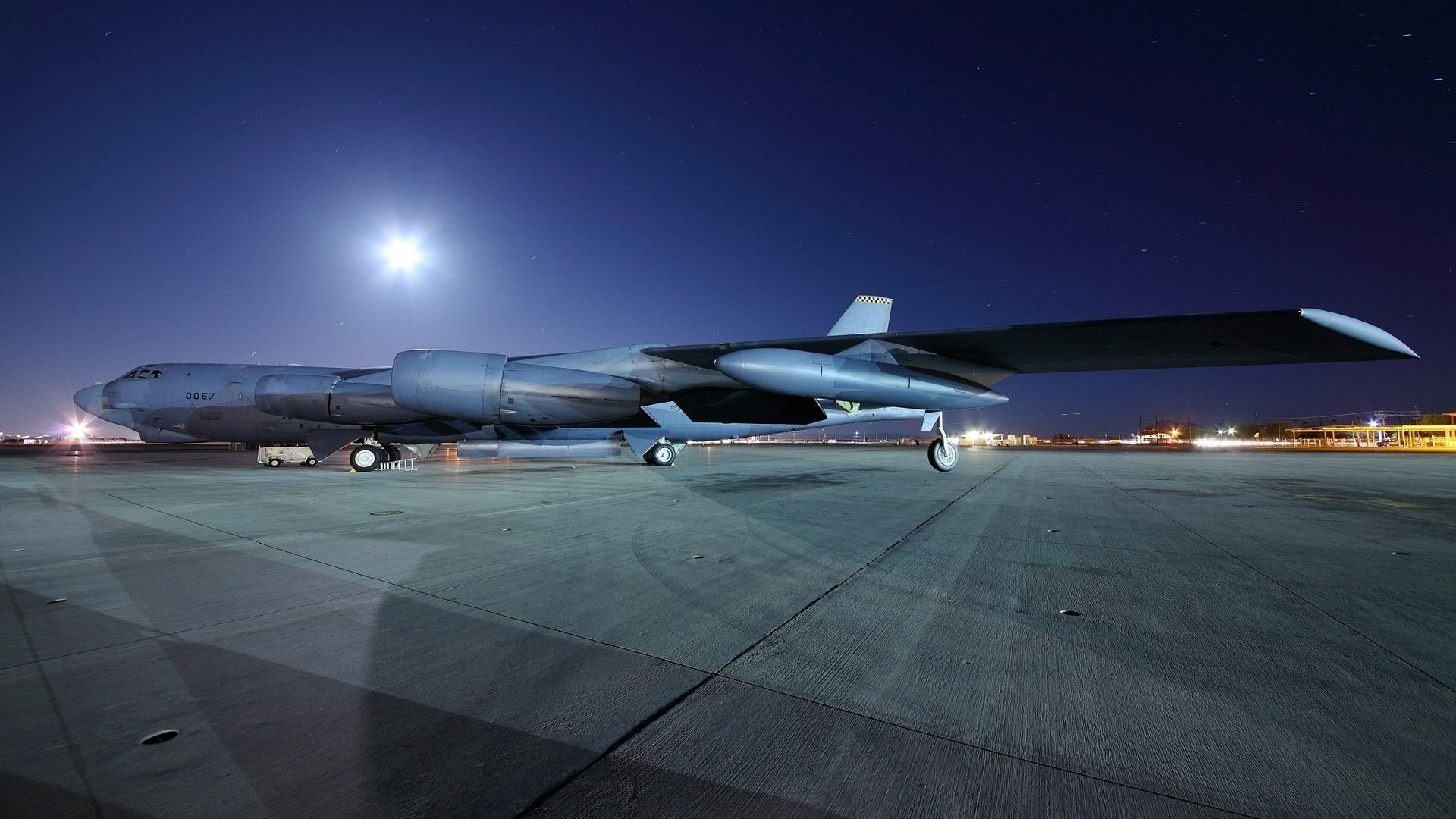 Boeing B-52 Stratofortress, Night, Flight line, U.S. Air Force, 1920x1080, PC wallpaper