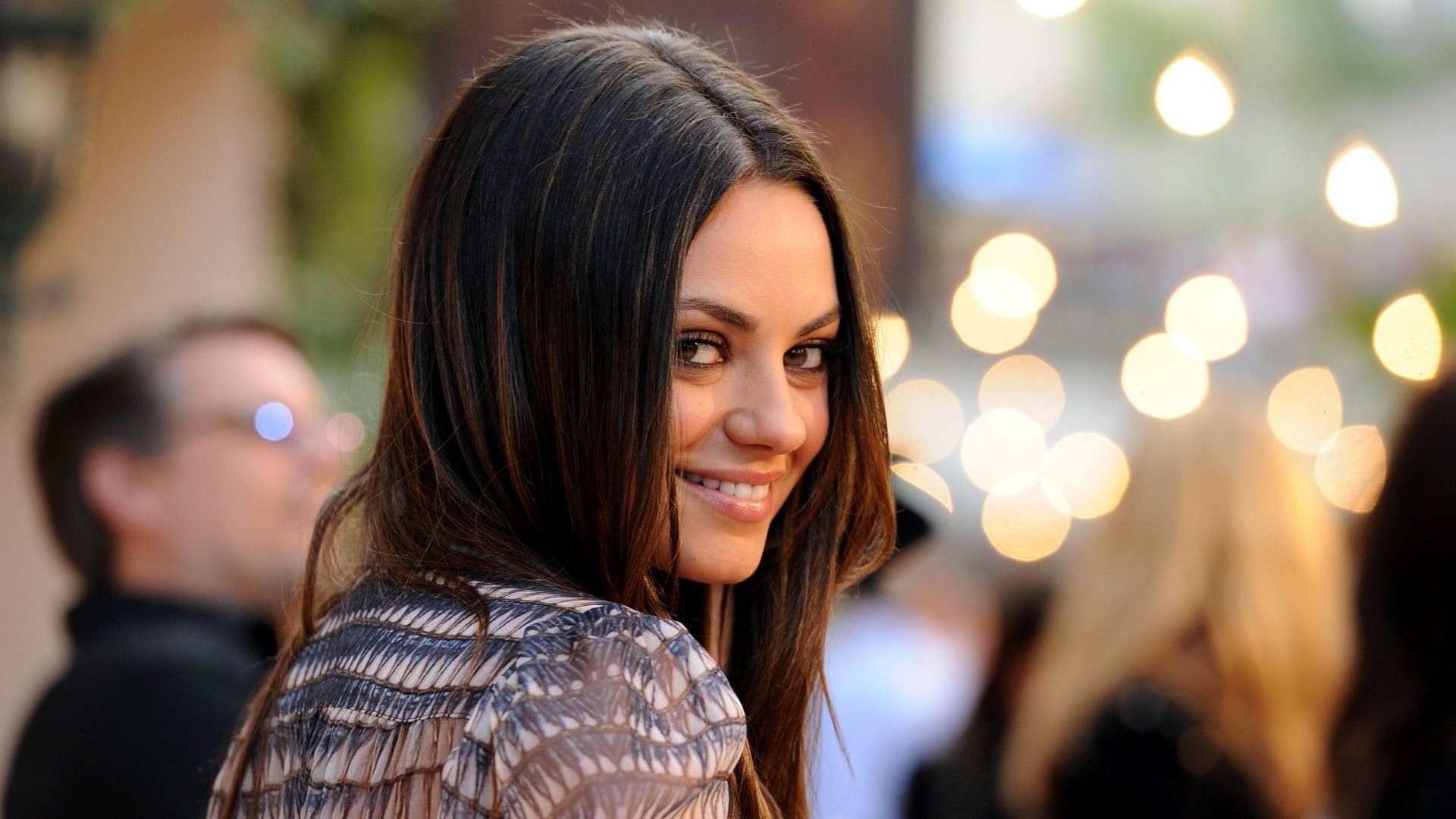 Mila Kunis, Actress, Red carpet, Bokeh, Smiling, 1920x1080, desktop background