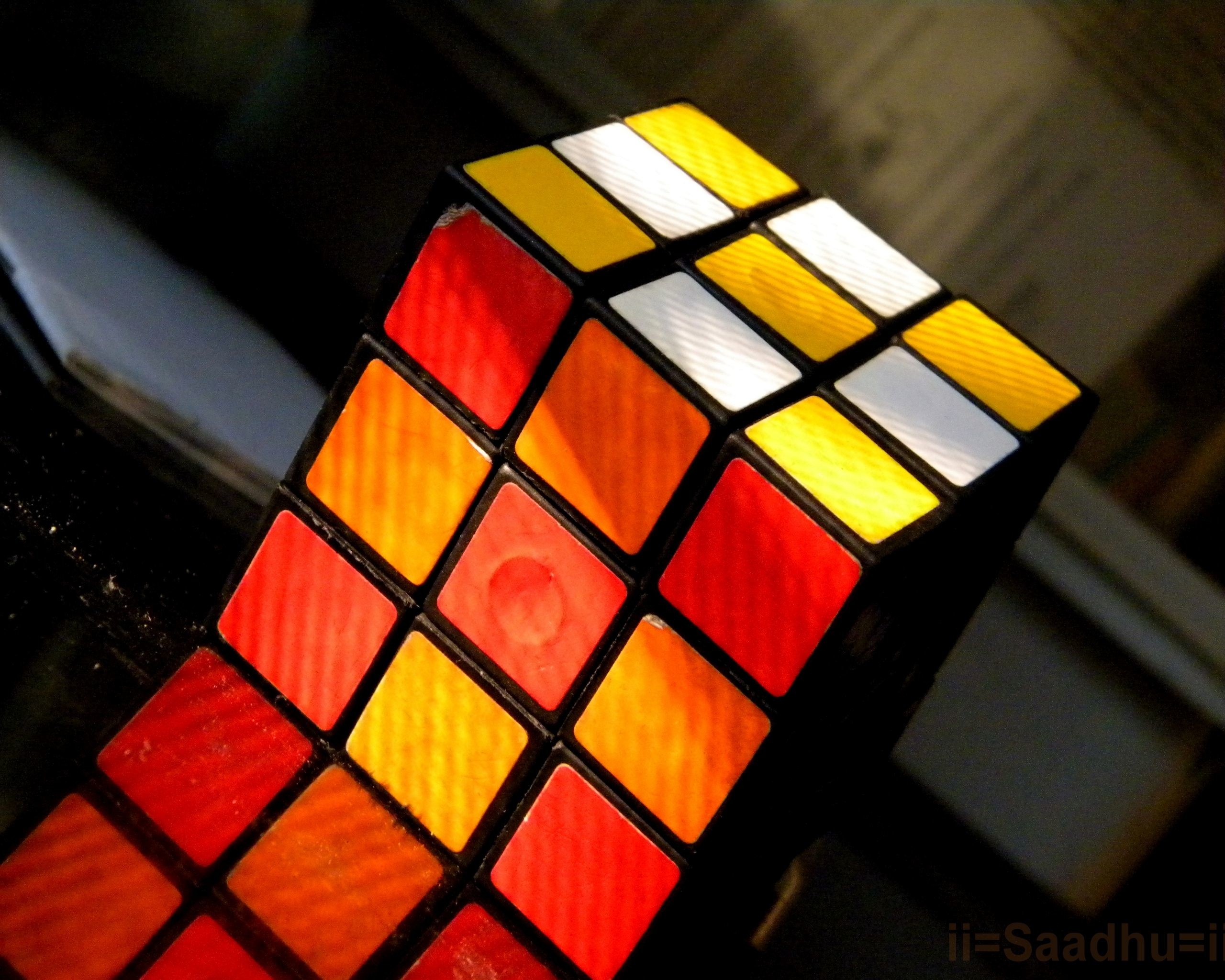 Cube телефон. Кубик рубик 1000000x1000000. Кубик Рубика обои. Неоновый кубик Рубика. Кубик Рубика арт.