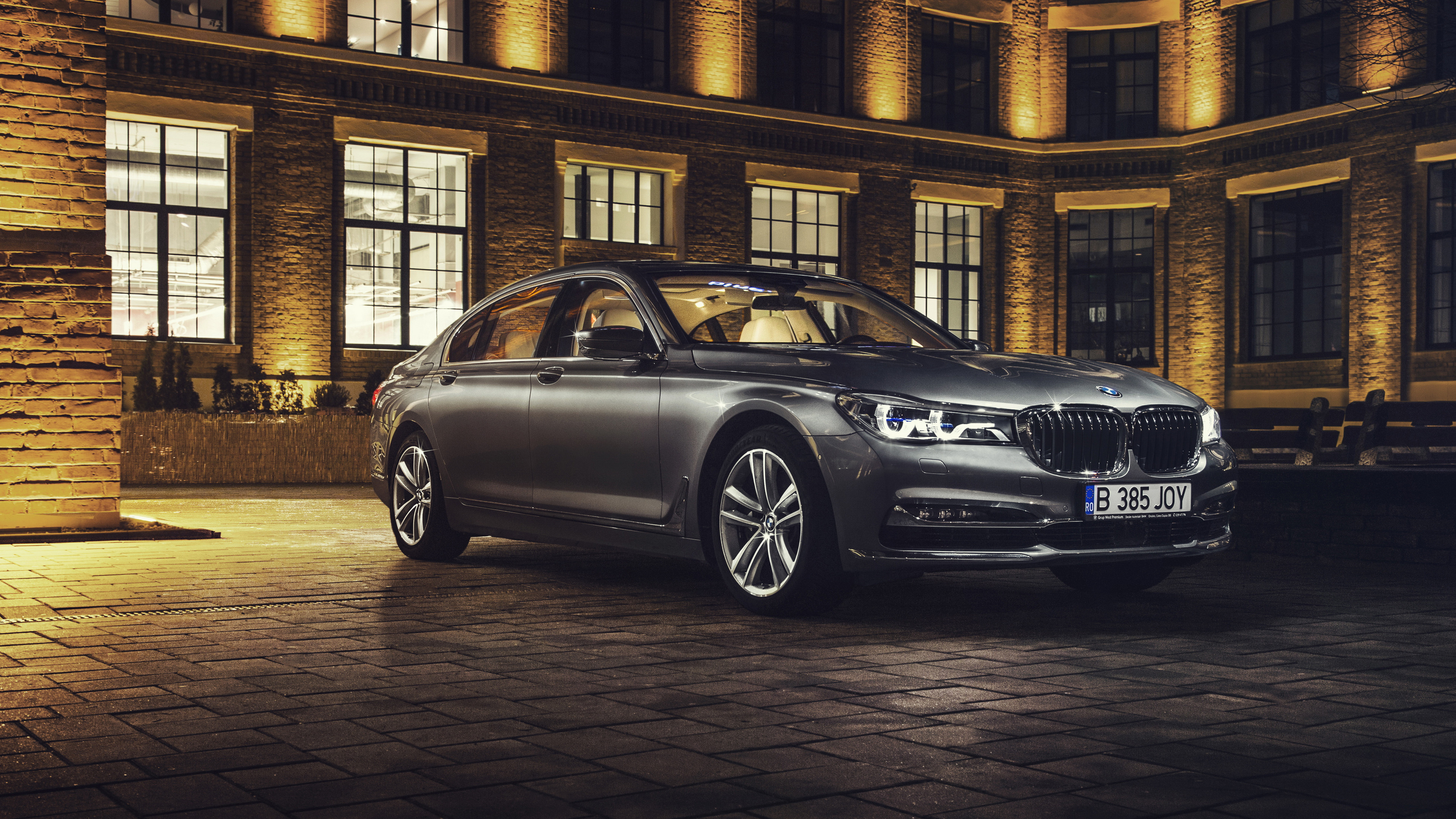 BMW 7 Series (G11), Grey, Night, City, 4K, desktop wallpaper