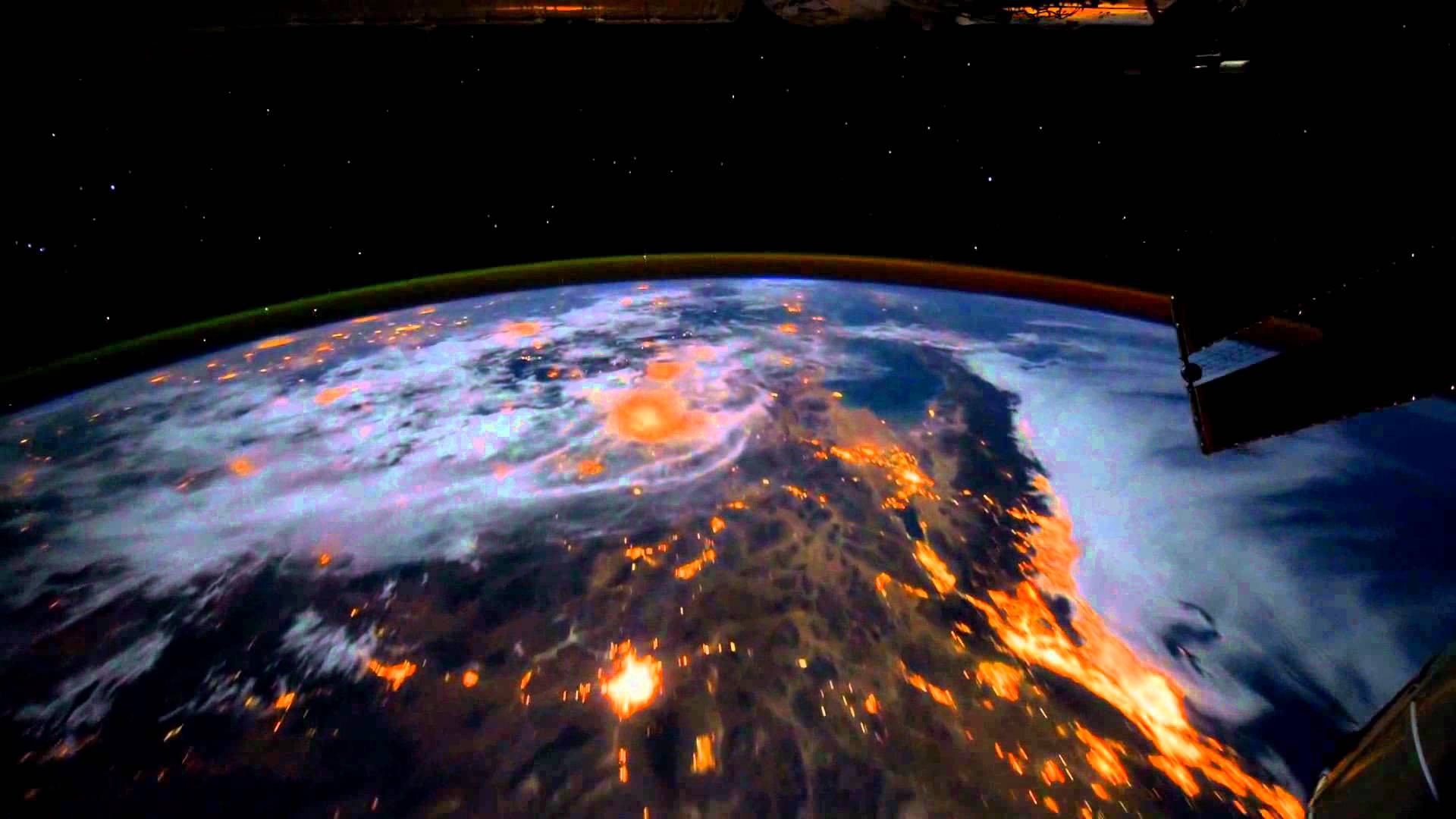 Обои реальном времени. Вид земли из космоса. О земле и космосе. Планета вид из космоса. Красивый вид из космоса.