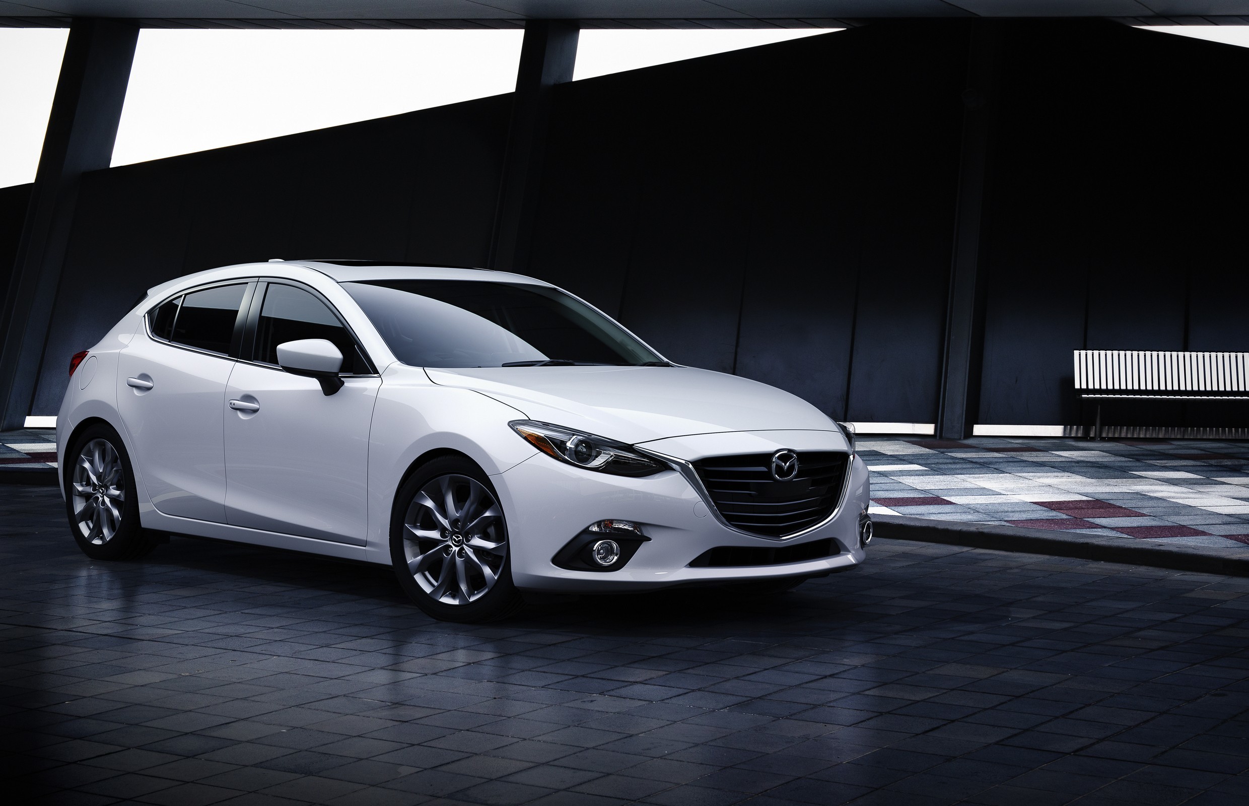 Mazda 3 drive. Mazda3 компакт-кар. Mazda 3 2014. Мазда 3 2016 белая. Mazda 3 2017 белая.