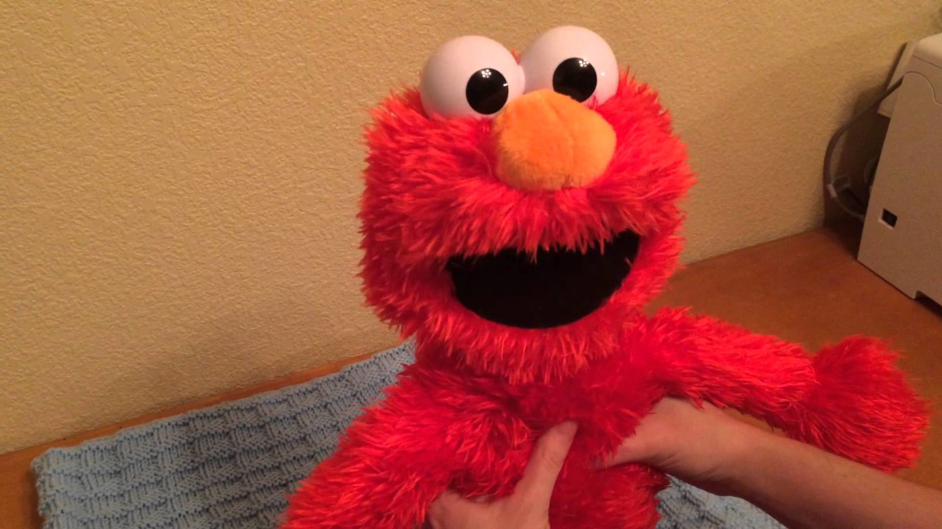 Elmo shrug