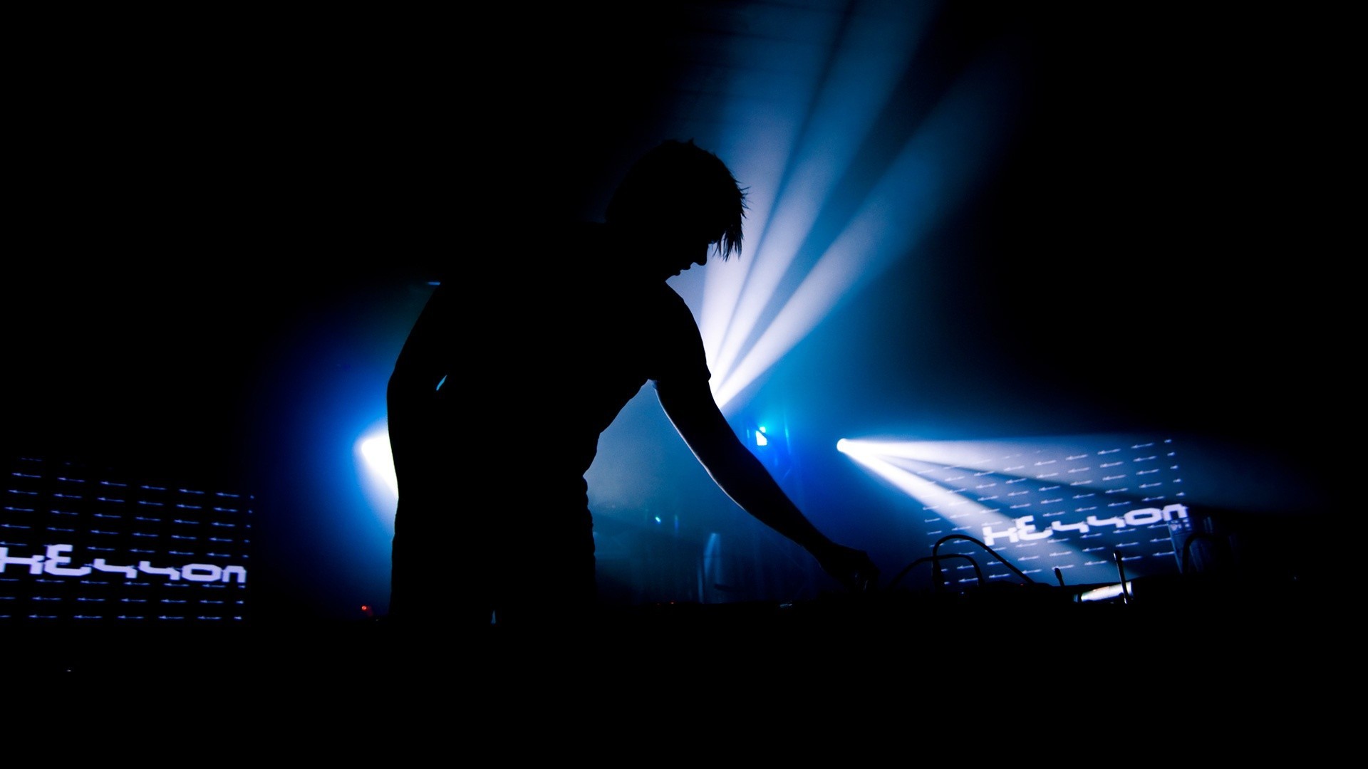 DJ, Silhouette, Concert, Stage lighting, Spotlight, Performance, Nightclub, Full HD laptop wallpaper