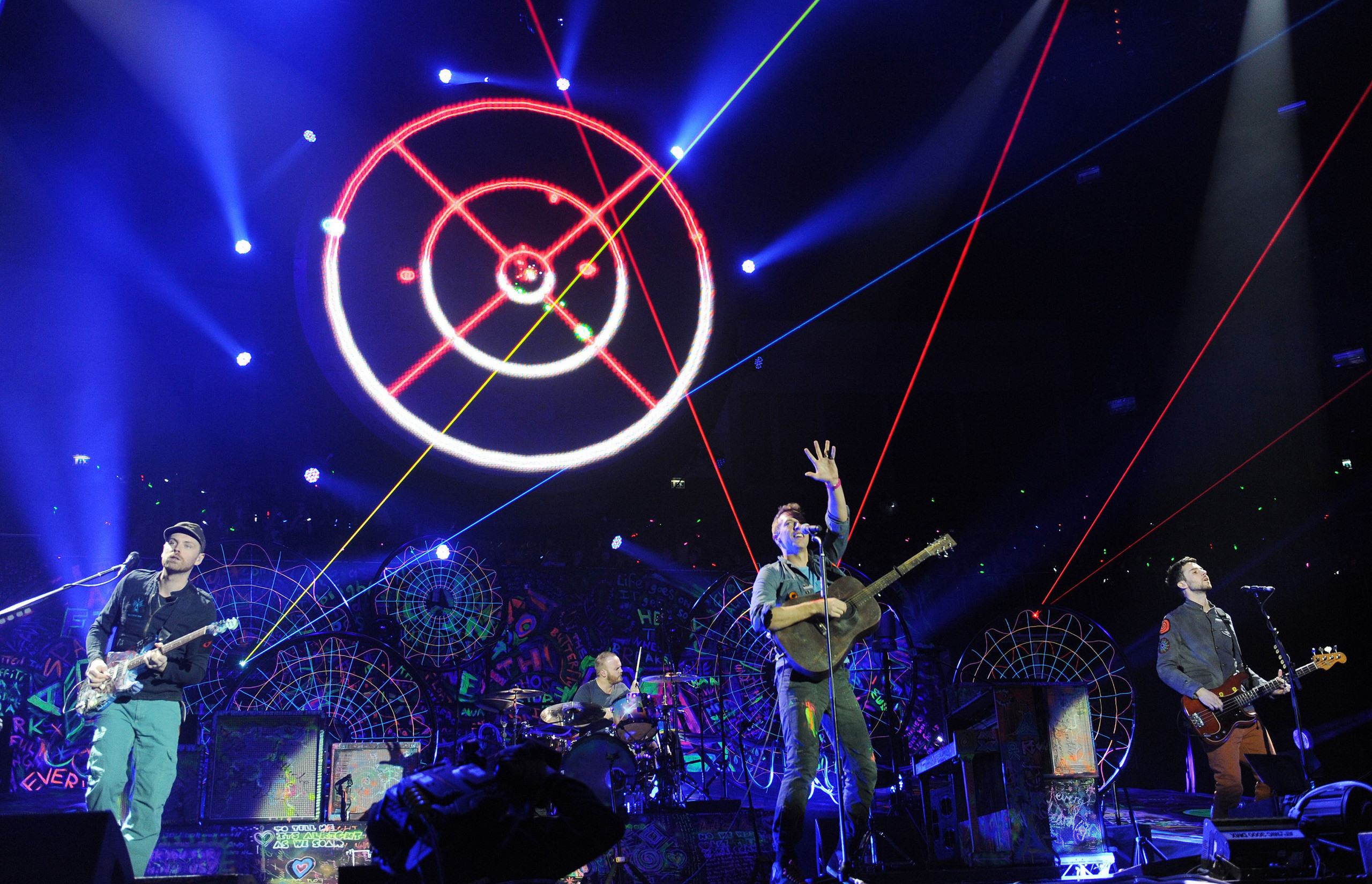 Концерты развлечения. Coldplay Mylo Xyloto 2011. Музыкальный тур. Music Tour in London. Колдплэй 2000.