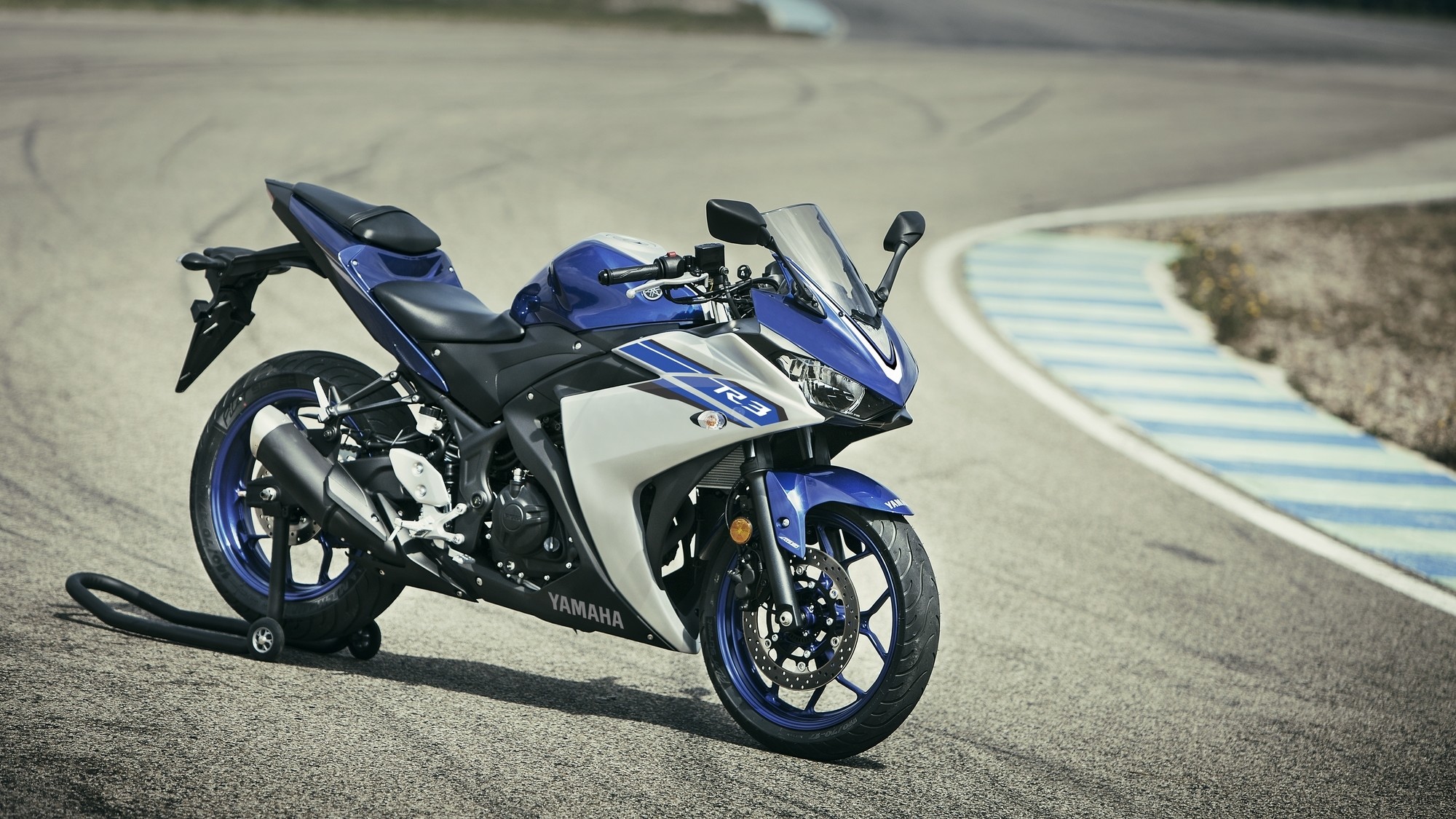 Review: 2015 Yamaha YZF-R3 - Bike Review