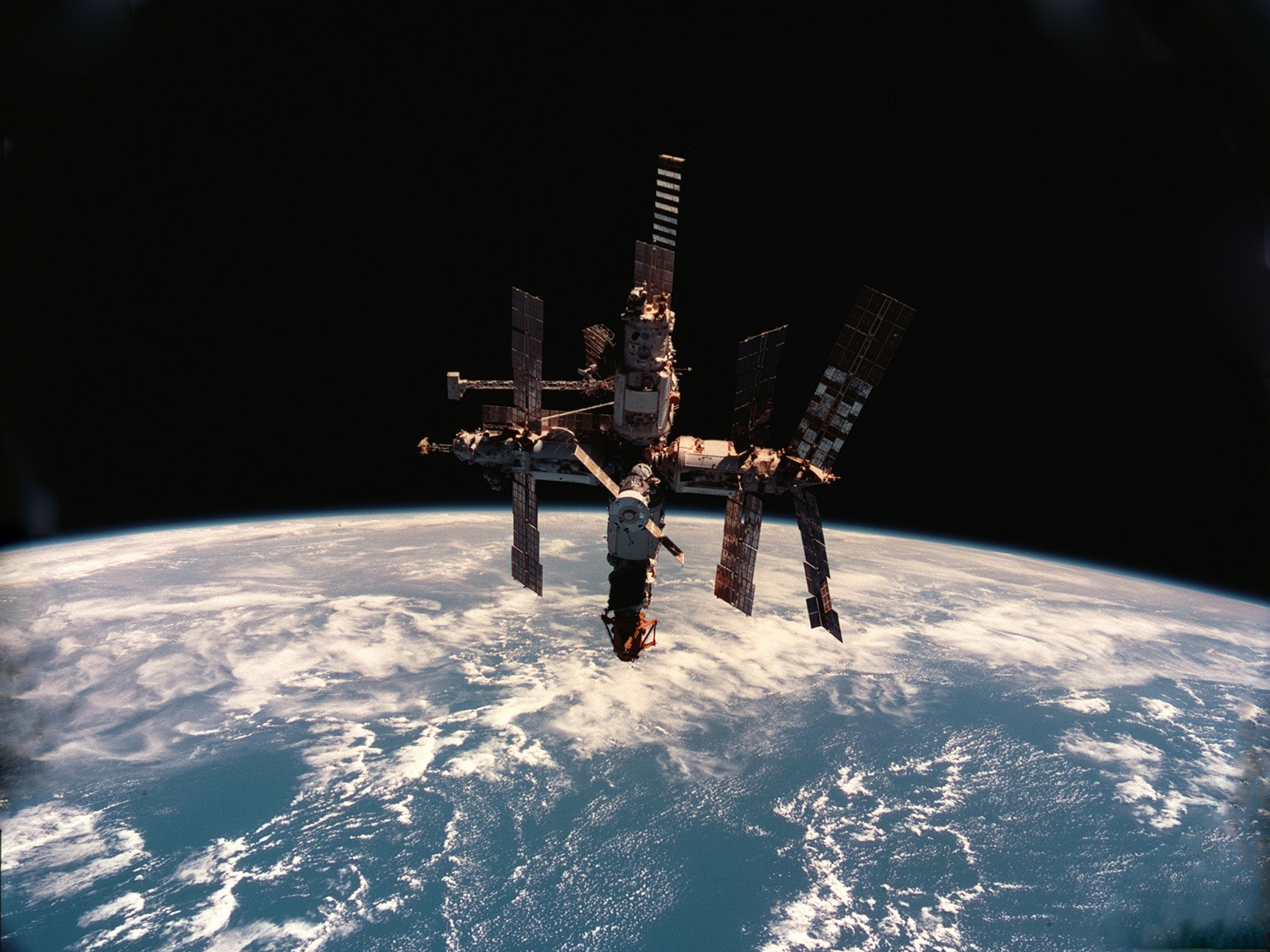 Mir schon. Станция мир 1986. Космическая орбитальная станция мир. Космонавтика СССР орбитальная станция мир. Мир-2 орбитальная станция.