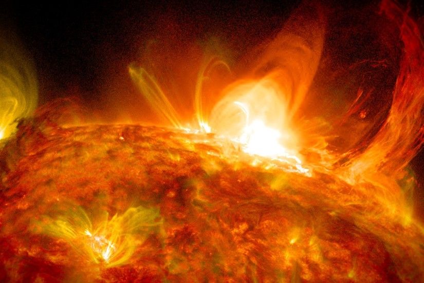 Sun Emits Mid-Level Flare on October 2, 2014
