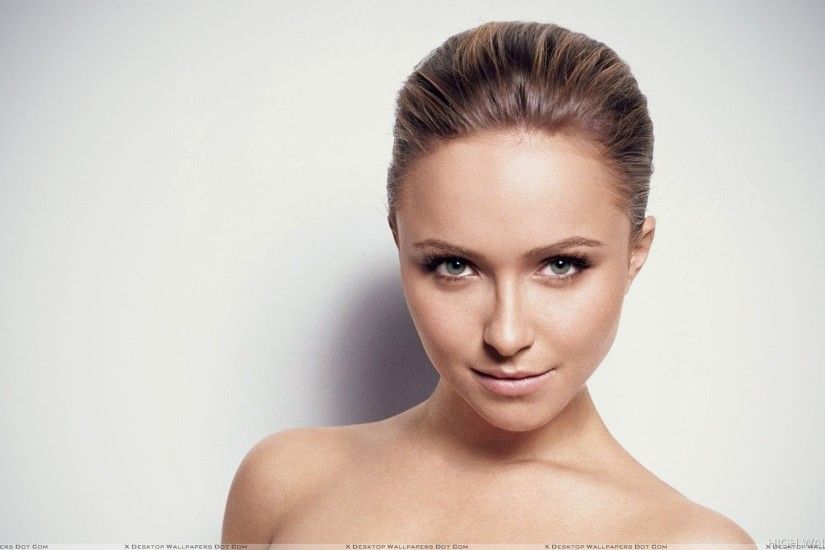 Cute Hayden Panettiere Smiling Face And Looking Front