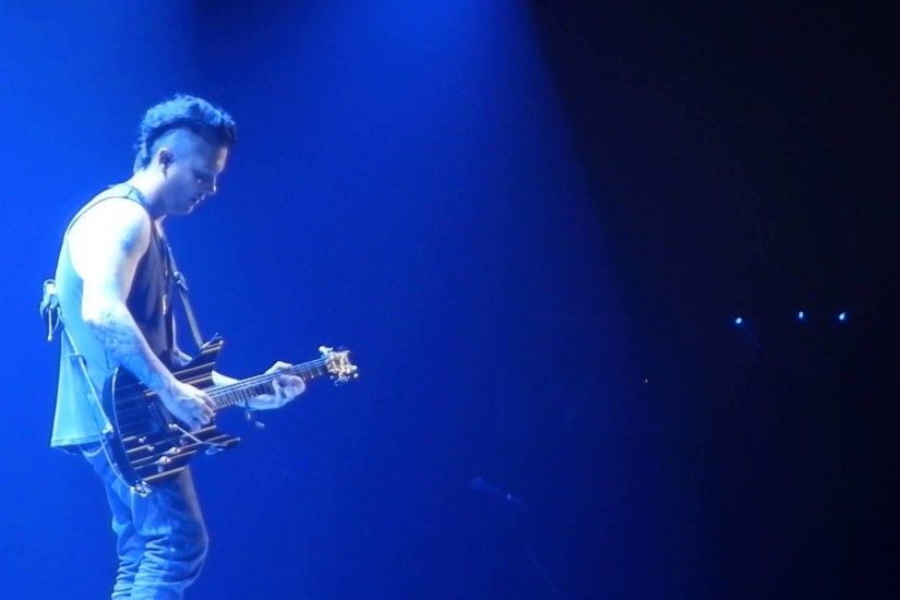 Avenged Sevenfold Synyster Gates Solo LIVE at Chicago 2013