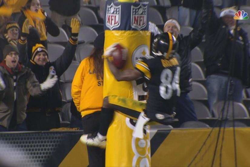 Antonio Brown celebrated a 71-yard punt return by straddling the goalpost!