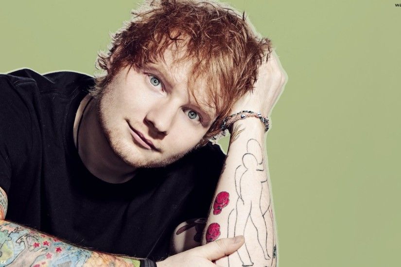 want to shout looking at photo Ed Sheeran. But it is not strange for him.  After all, he is a singer. Should he have something to surprise the  audience?