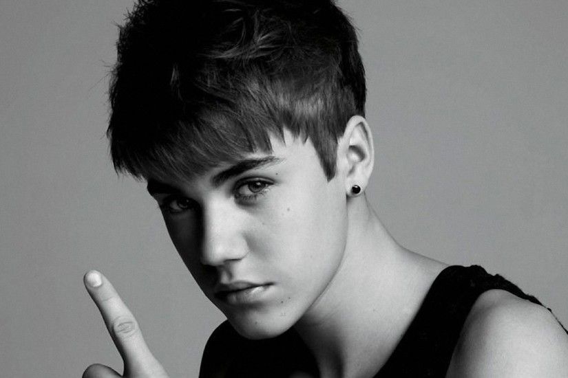 Preview wallpaper justin bieber, face, gesture, hand, black and white  3840x2160
