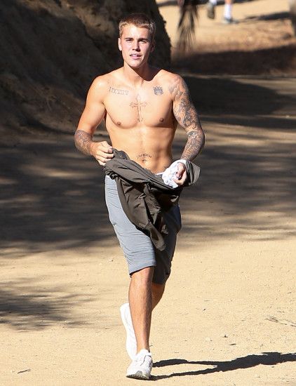 ... Shirtless Justin Bieber Shows Off His Tattoos While Hiking |  InStyle.com ...