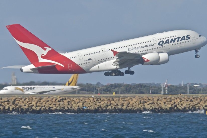Two new pictures with the Qantas Airbus A380-842 in flight Â· By courtesy of  Aero Icarus, these 2 wallpapers are shared under CC license and optimized  below ...
