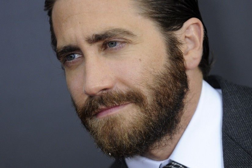 Preview wallpaper jake gyllenhaal, actor, beard, jacket 2048x2048