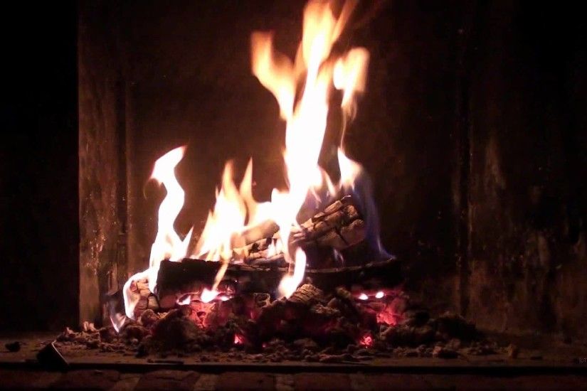 Romantic Christmas Fireplace - Perfect Burning & Crackling Logs (Full HD  1080p with sound) - YouTube