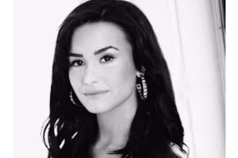 Black and White 4K Demi Lovato Wallpaper