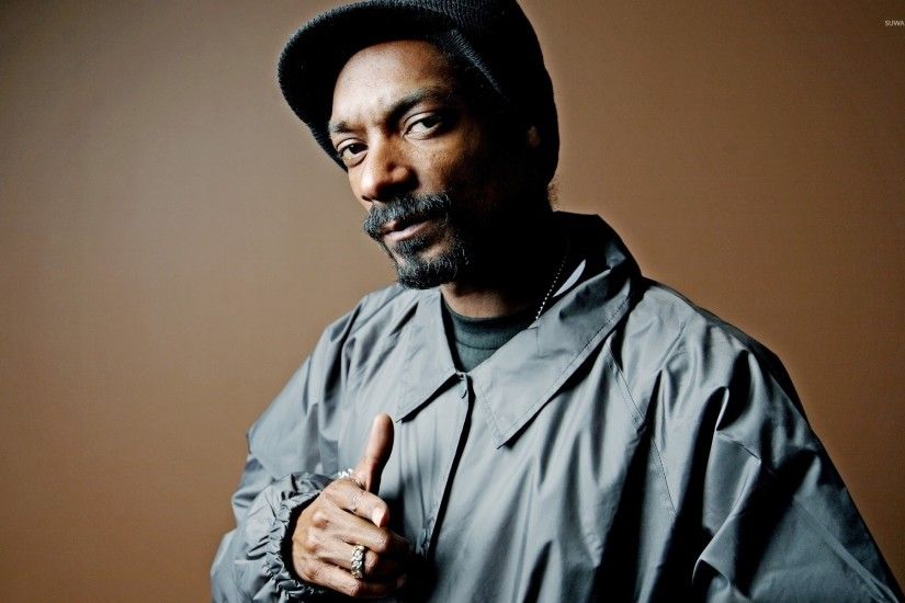 Snoop Dogg in a gray jacket wallpaper