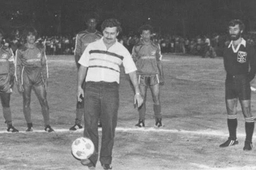 Ãlvarez fue ademÃ¡s jugador de la SelecciÃ³n de Colombia y representÃ³ a su  paÃ­s en los Mundiales de Italia 1990 y de Estados Unidos 1994.