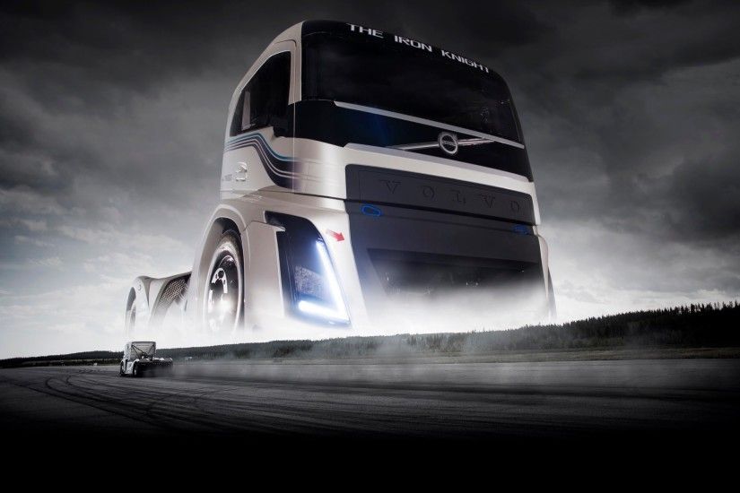 Volvo Trucks - The Iron Knight - The world's fastest truck
