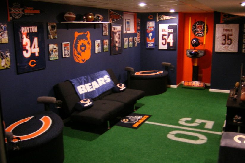A nice Chicago Bears man cave with the 50 yard line astroturf.