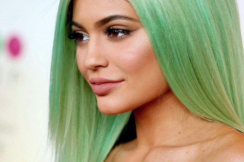 Kylie Jenner Amazing Green Hair 1920x1080 wallpaper