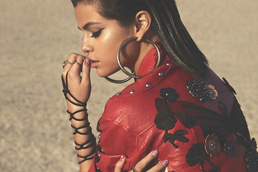 Celebrities / Selena Gomez Wallpaper