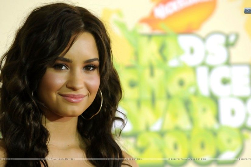 Demi Lovato Smiling Face Black Hair