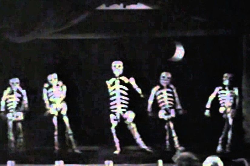 The Ghost Frolic SKELETON DANCE... a Spooky Little Rascals Moment - YouTube
