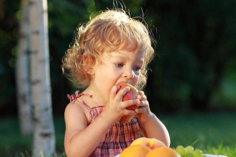 1920x1080 Wallpaper child, fruit, food, baby
