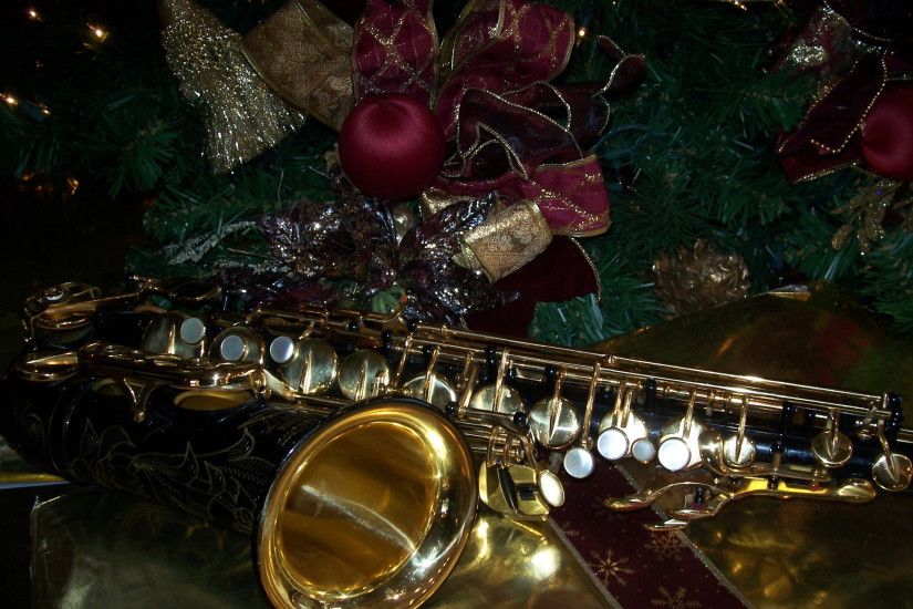 Christmas Alto Saxophone Wallpaper