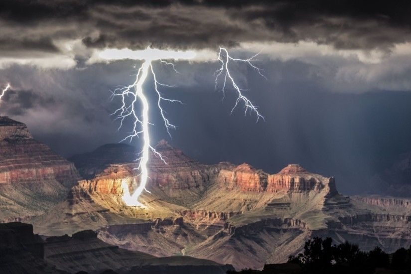 The Grand Canyon - lightning strike at night [1920x1080]