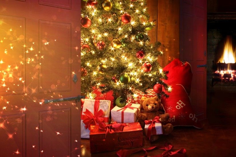 Christmas Tree with Lights and Gifts (click to view)