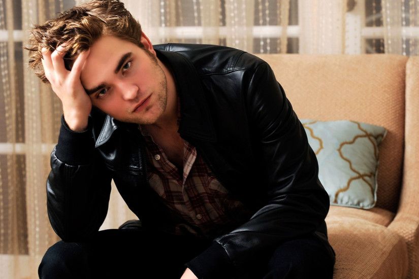1920x1080 Wallpaper robert pattinson, guy, room sit, thoughtful, thought