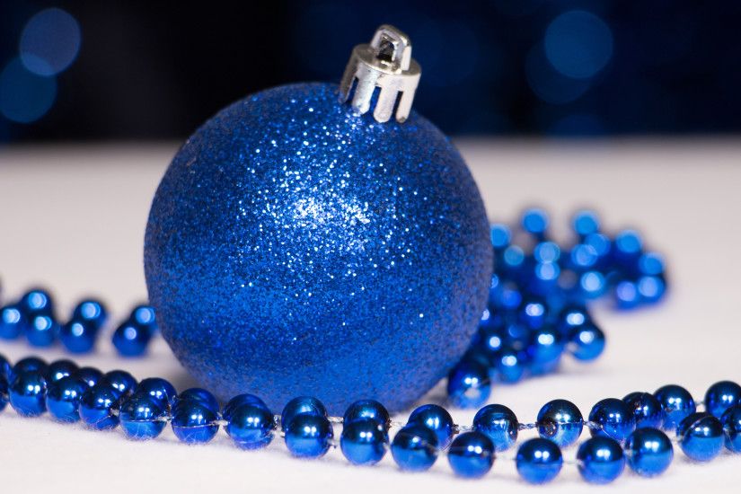 Blue Christmas ornaments wallpaper