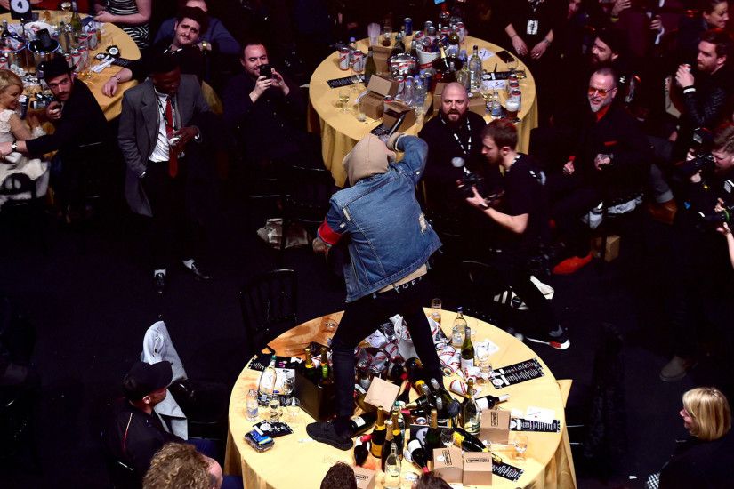 Bring Me the Horizon trashing Coldplay's table at the NME Awards wasn't a  'dirty protest' | The Independent