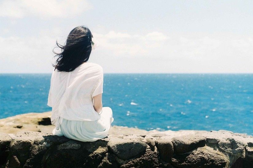 Sadness of Alone Girl Sitting in a Sea Beach: sad girl wallpaper