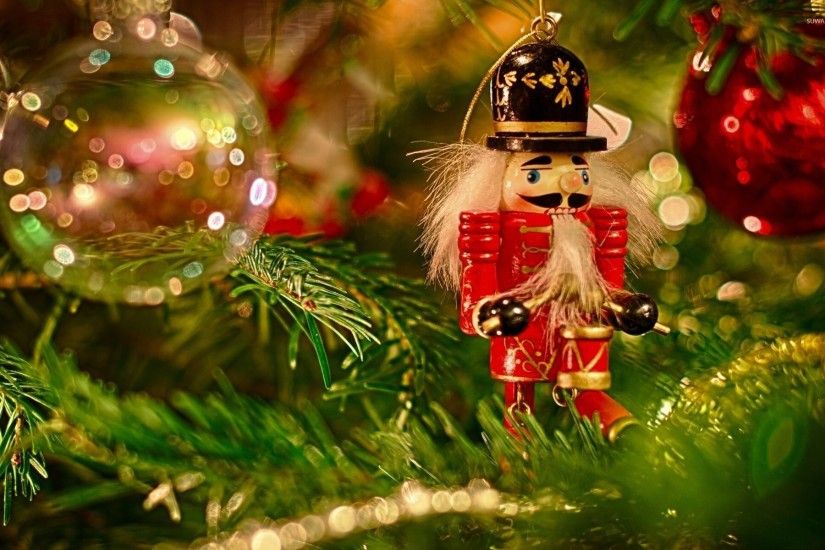 Wooden soldier in the Christmas tree wallpaper